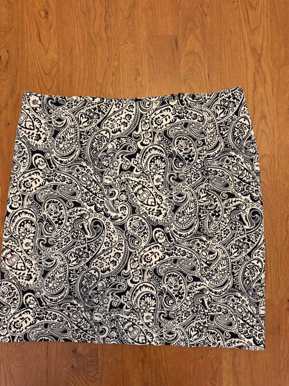 Talbots Womens Size 8 Pencil Skirt Blue Paisley Lined Nautical Hidden Back Zip